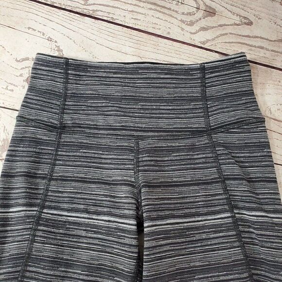 Lululemon Gather & Crow Crop II Womens Size 2 Cyber Black Deep Coal High Rise - Picture 5 of 10